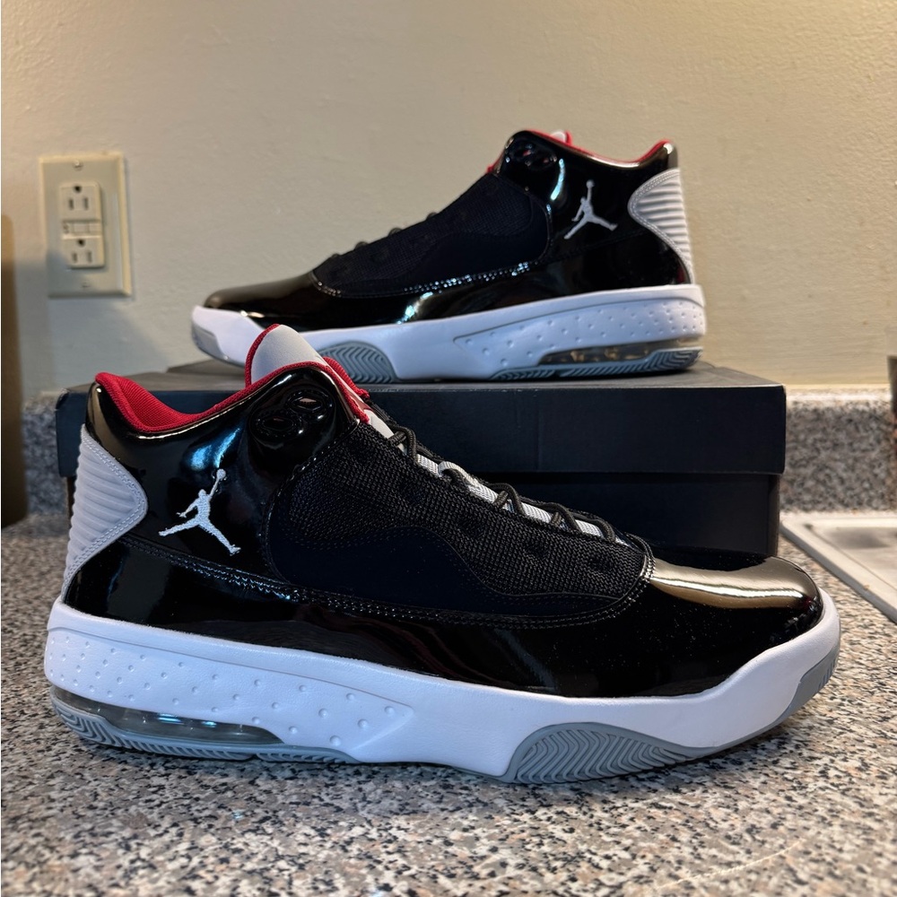 Nike Air Jordan Max Aura 2 Black White Wolf Grey Red CK6636-006 Men's Sizes